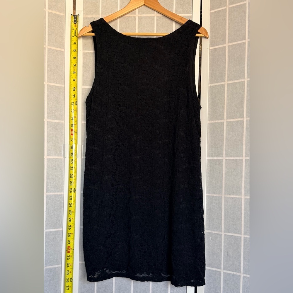 Forever 21 Classic Black Top - Picture 2 of 5